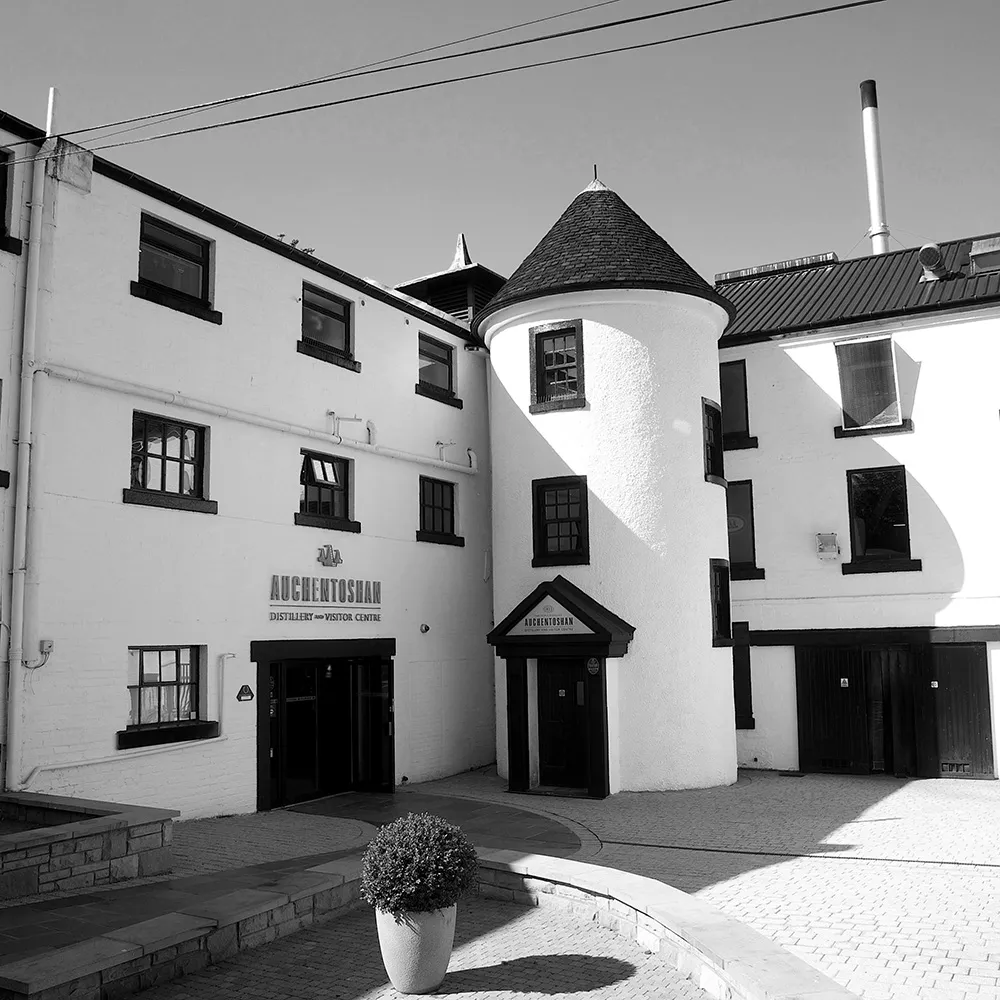 Distillery Exterior Historic Building Eighteen Twenty Three Archway Courtyard Auchentoshan